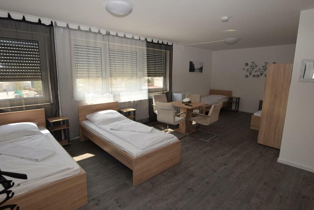 Monteurzimmer Messe Airport Wolfschlugen Eksteriør billede